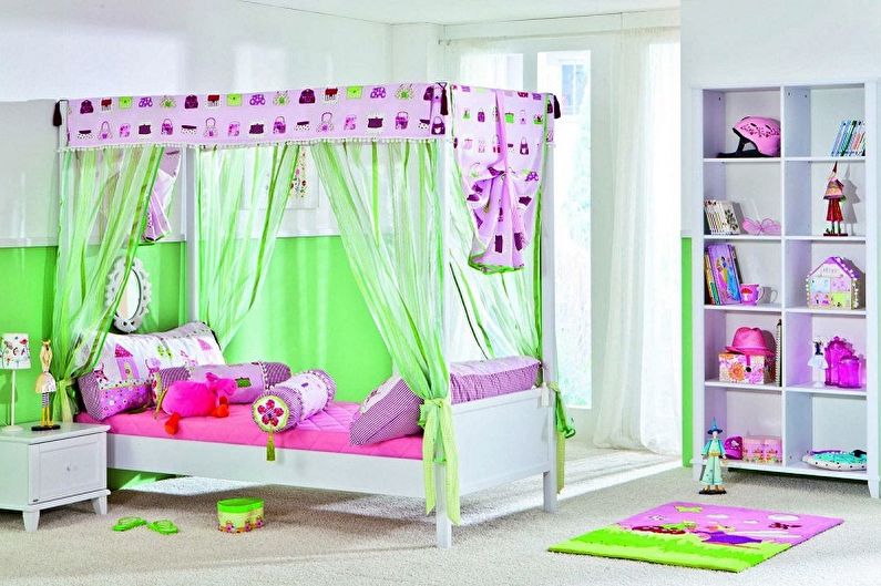 Four Poster Beds - Photo