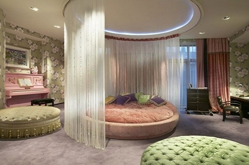 Four Poster Beds - Photo
