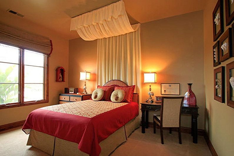 Four Poster Beds - Photo