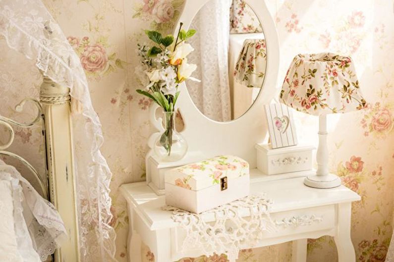 Coiffeuse avec miroir - photo