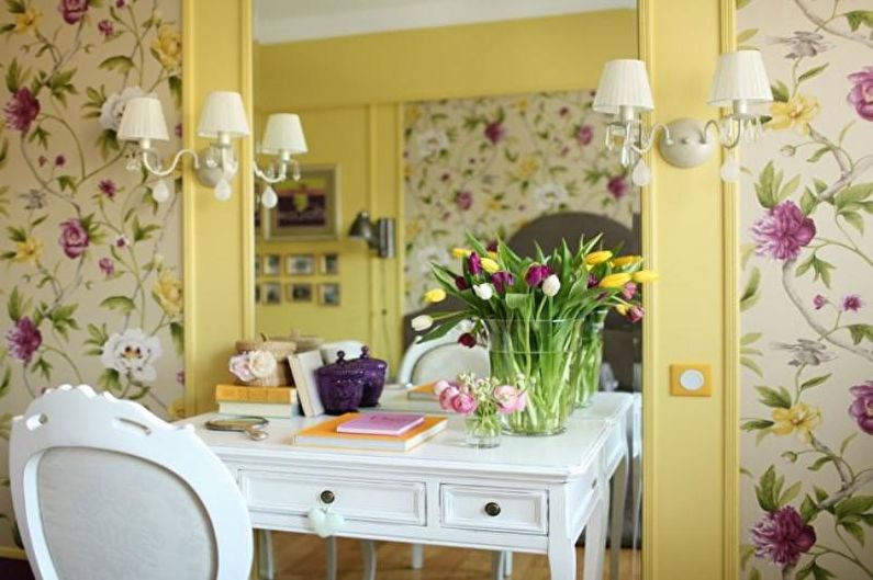 Coiffeuse avec miroir - photo