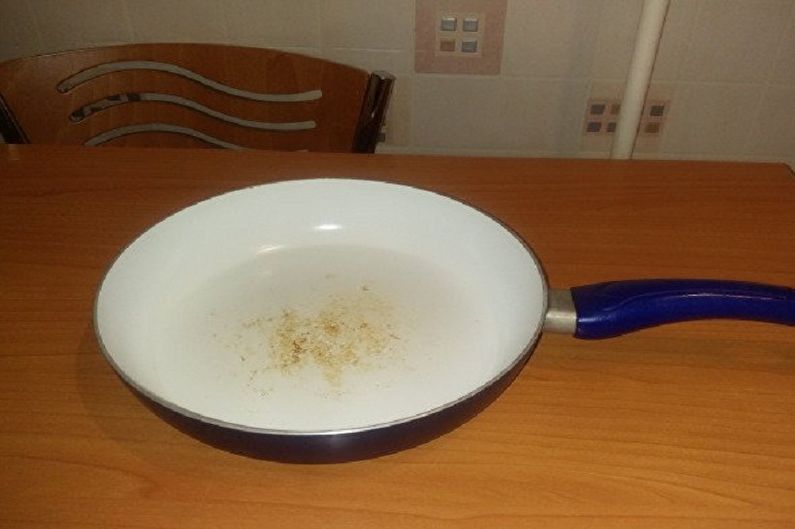 How to clean a ceramic pan from carbon - Water and citric acid