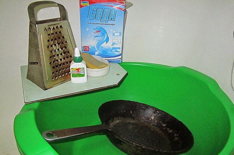 How to Clean a Cast Iron Frying Pan - Powder and Soda