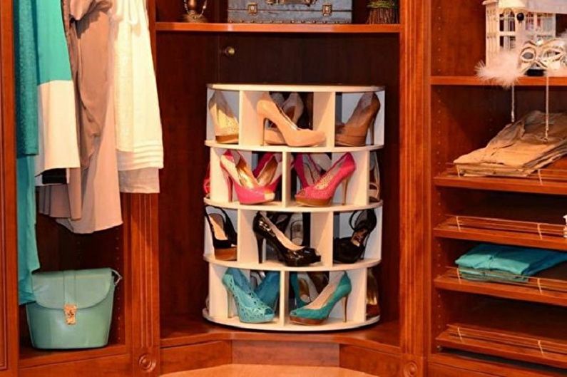 Schuhkarton im Flur - Foto