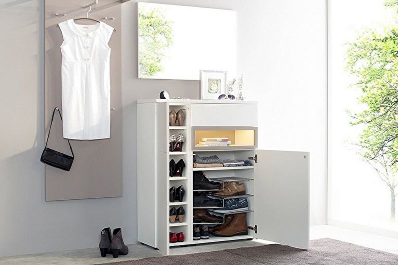 Schuhkarton im Flur - Foto