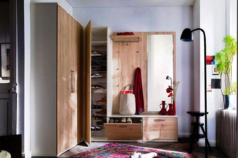 Schuhkarton im Flur - Foto