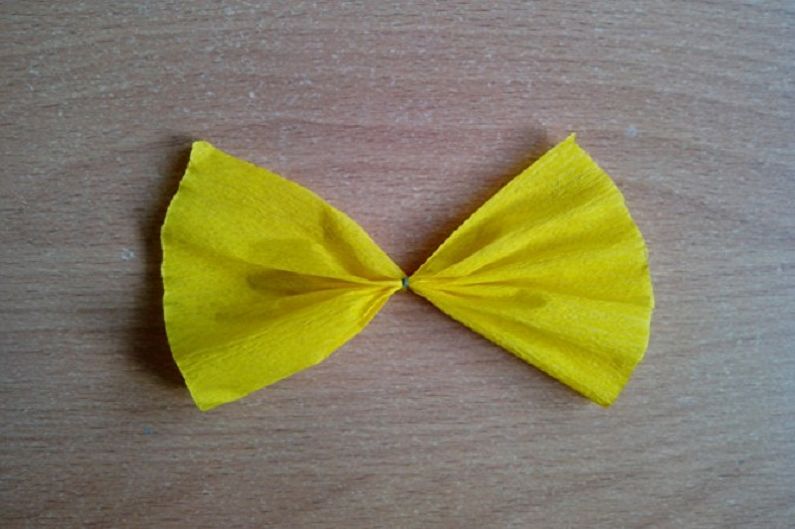 Do-it-yourself butterflies on the wall - Corrugated paper butterflies