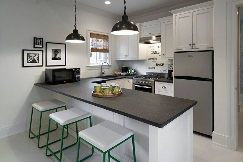 Functionality of a small corner kitchen - Small corner kitchen with a peninsula