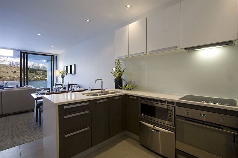 Functionality of a small corner kitchen - Small corner kitchen with a peninsula
