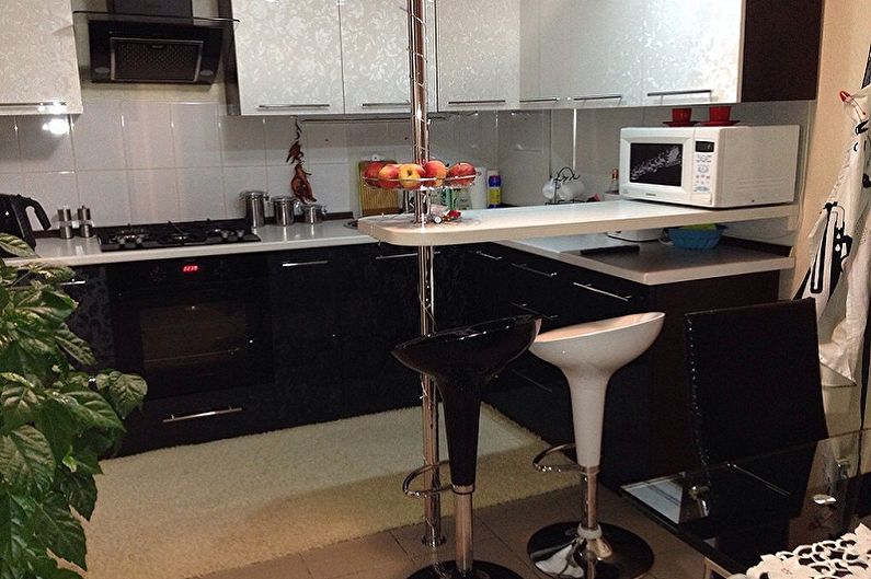 Functionality of a small corner kitchen - Kitchen with a breakfast bar