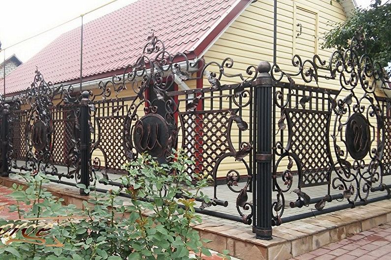 Các loại hàng rào giả mạo