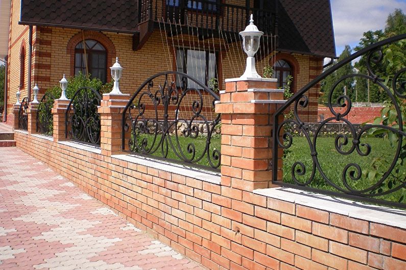Ý tưởng thiết kế hàng rào giả mạo - Hàng rào đá rèn