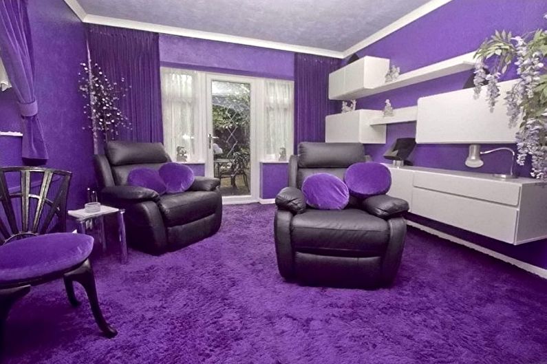 Mihin väreihin purppura yhdistyy - valokuva