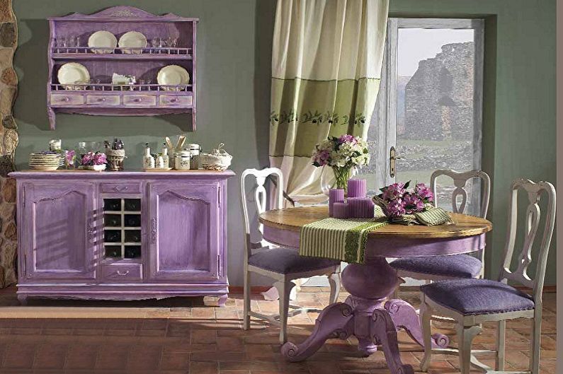 Mihin väreihin purppura yhdistyy - valokuva