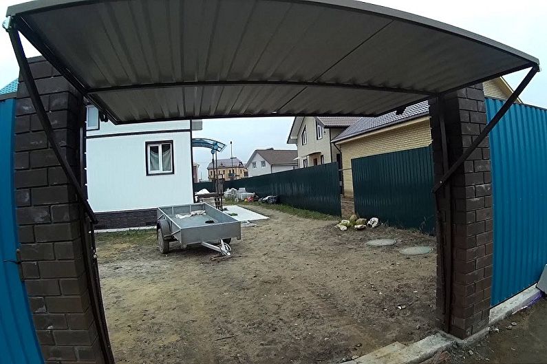 Vārtu un vārtu no gofrētās plātnes dizaina iezīmes - Celšana