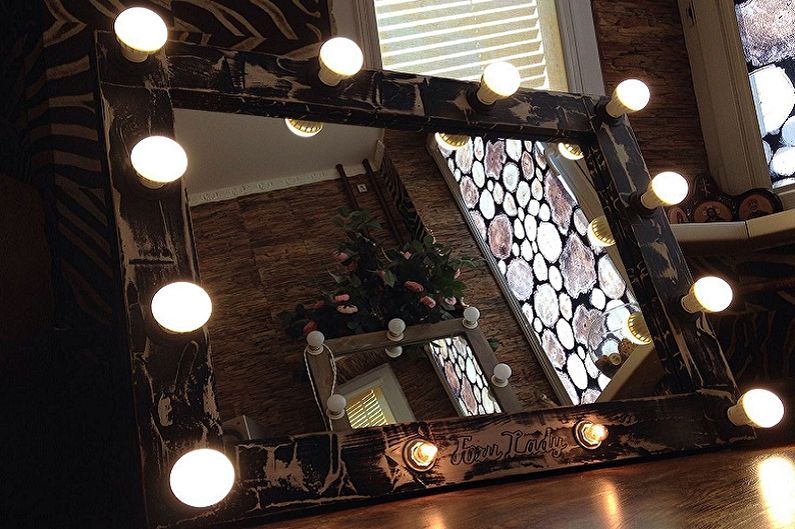 Types of dressing mirrors with bulbs - Size