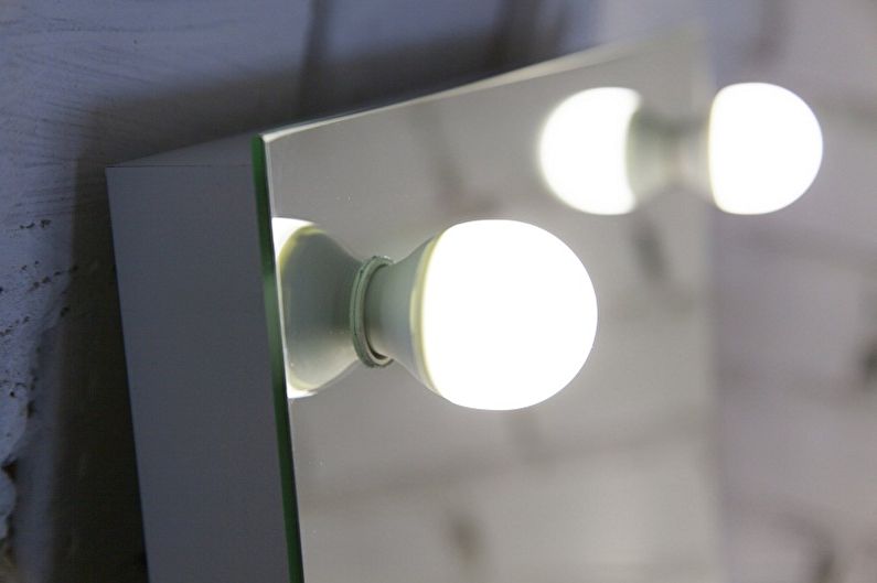 Types of makeup mirrors with bulbs - Placement options and types of bulbs