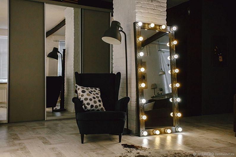 Make-up mirror with bulbs - photo