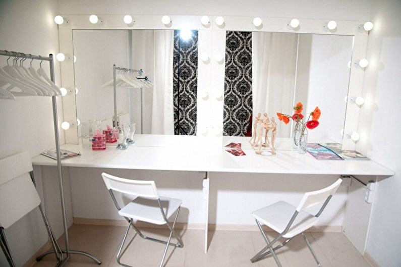Make-up mirror with bulbs - photo