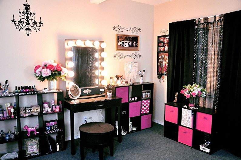 Make-up mirror with bulbs - photo