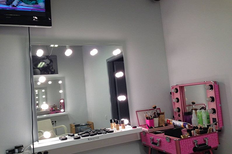 Make-up mirror with bulbs - photo