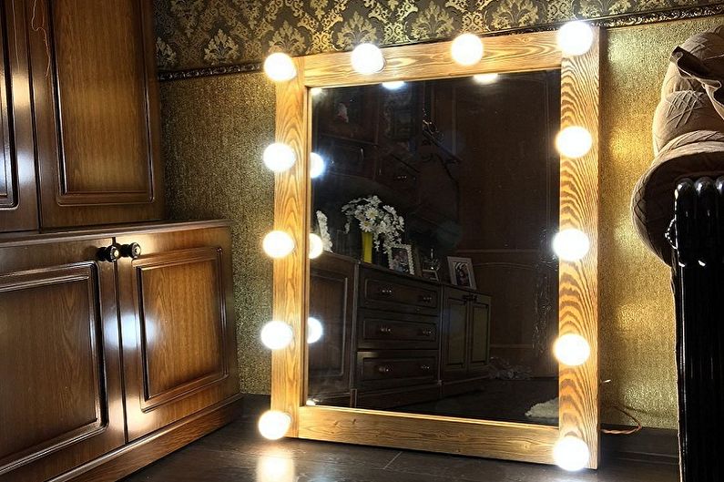 Make-up mirror with bulbs - photo