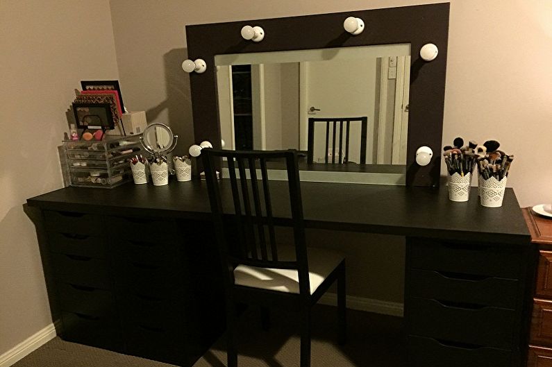 Make-up mirror with bulbs - photo