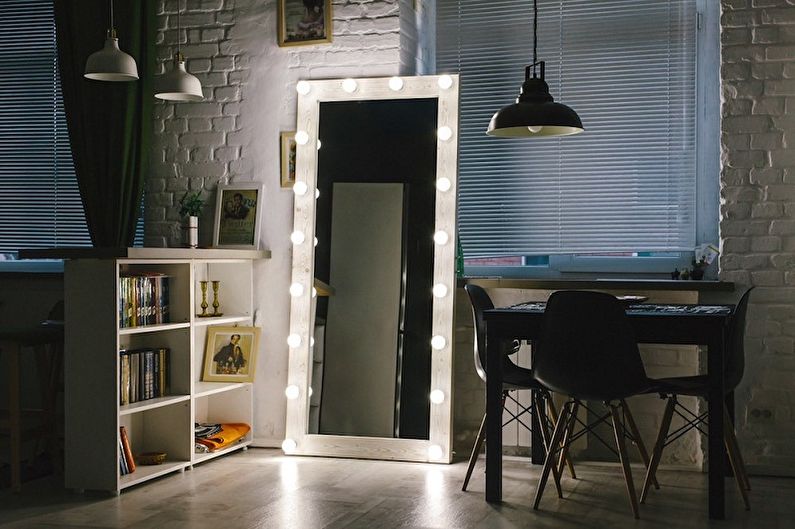 Make-up mirror with bulbs - photo