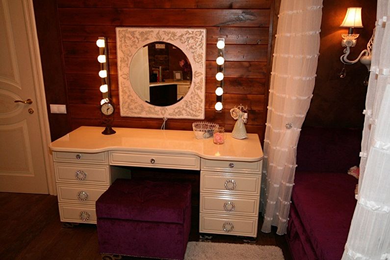 Make-up mirror with bulbs - photo