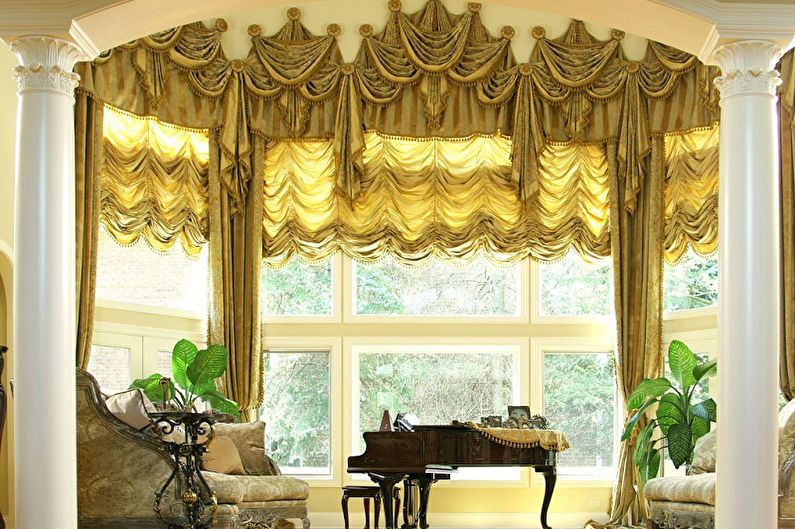 French Curtains - Features