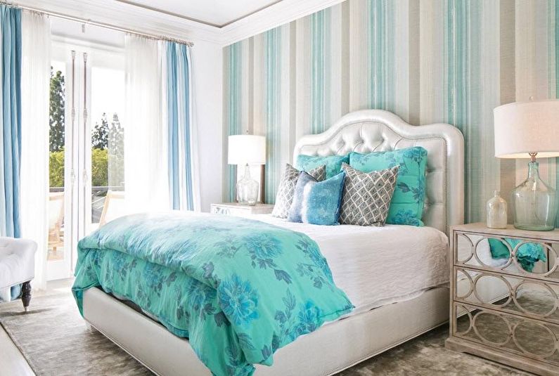 Pastel wallpaper in the bedroom
