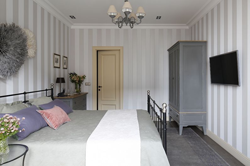Striped wallpaper for the bedroom in a classic style