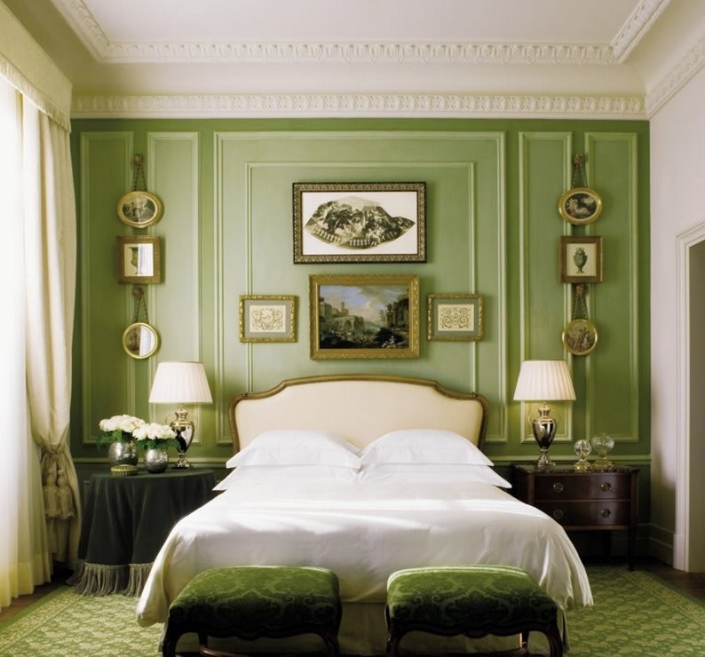 Design of a small bedroom in a classic style - photo