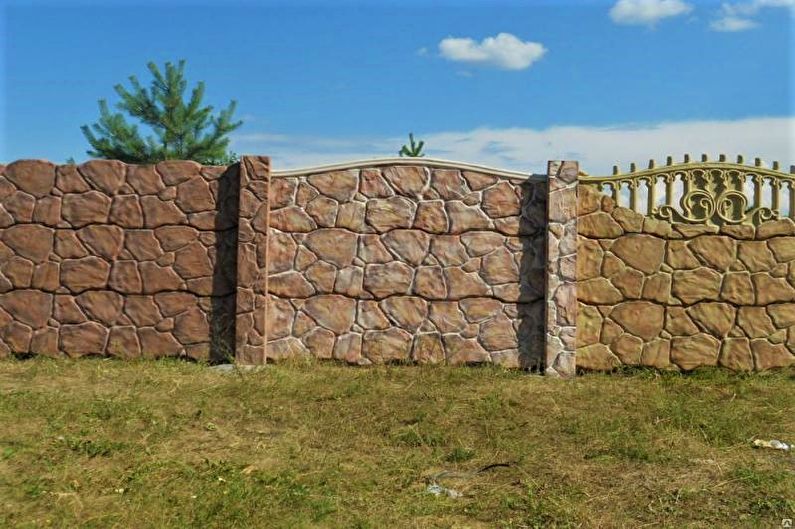 Reinforced concrete fence for a private house - photo