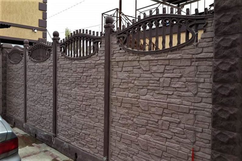 Reinforced concrete fence for a private house - photo