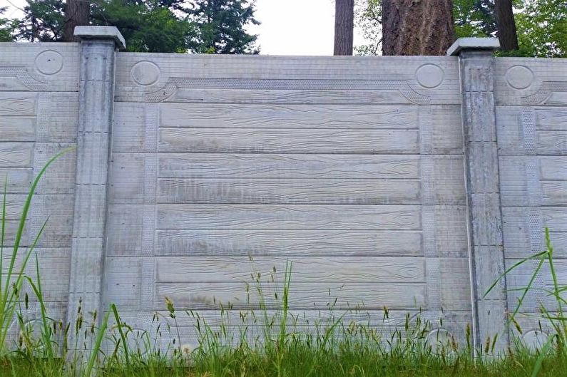 Reinforced concrete fence for a private house - photo
