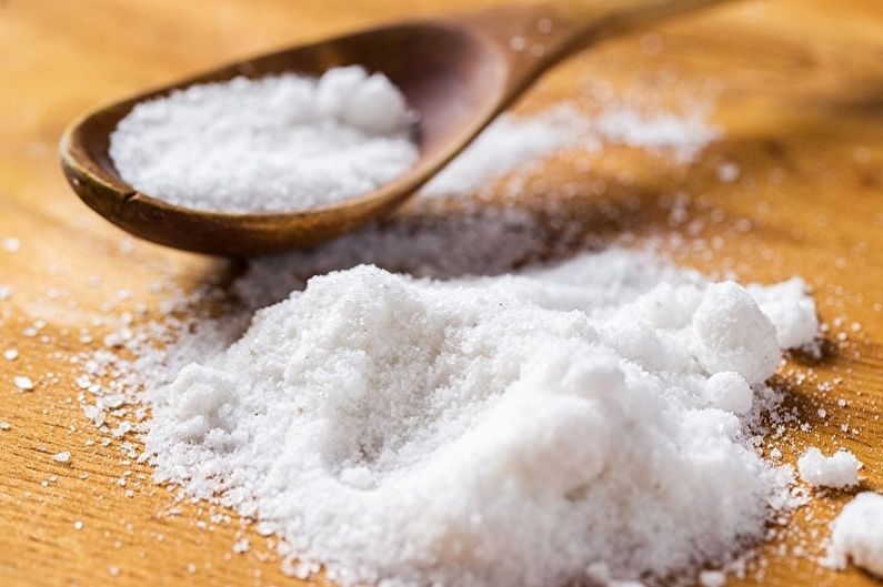How to clean the iron from carbon deposits - We clean the iron with salt