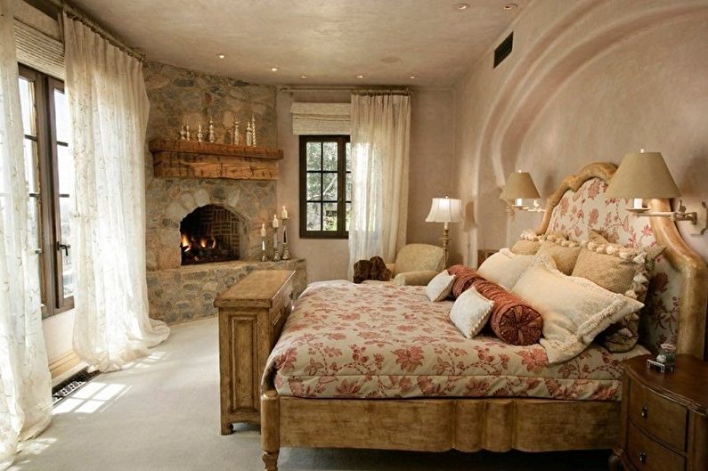Decorative stone in the interior - Provence