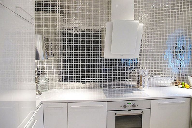 Mosaic kitchen apron design ideas - Glass and mirror mosaic