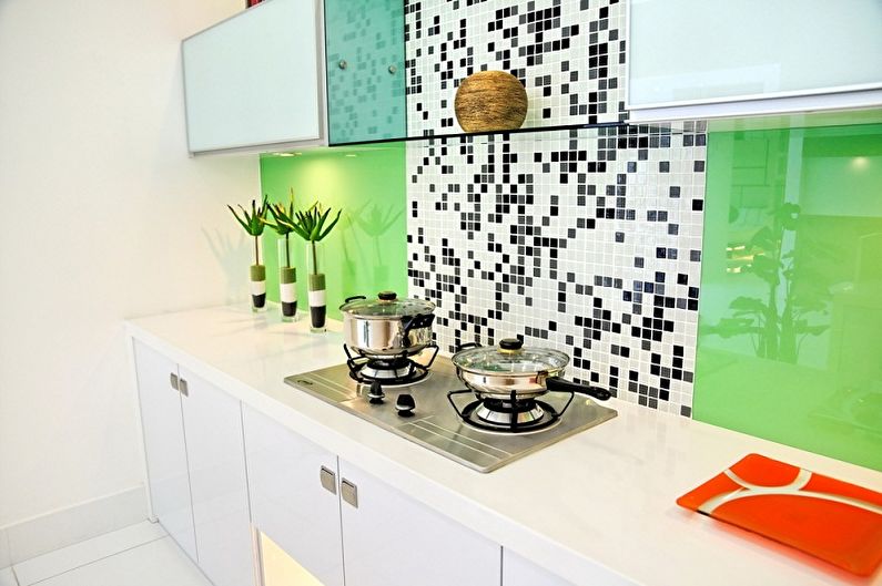 Kitchen design 4 sq.m. - wall decoration