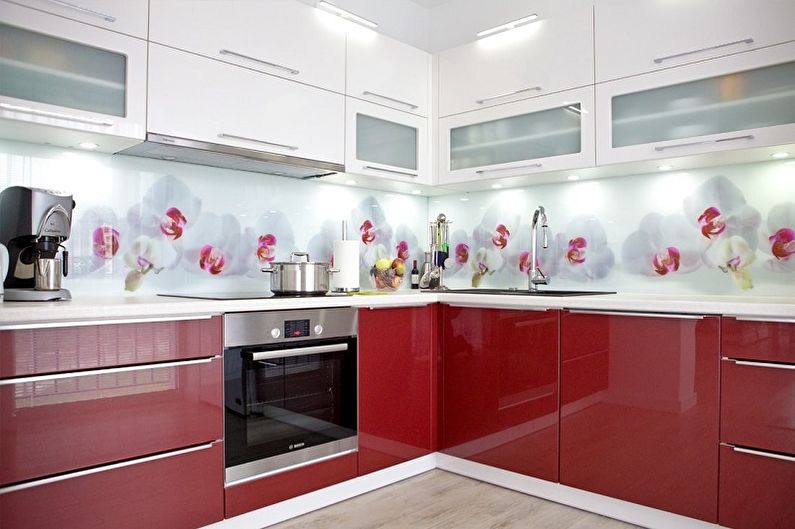 Decorating the working wall in the kitchen - photos and ideas