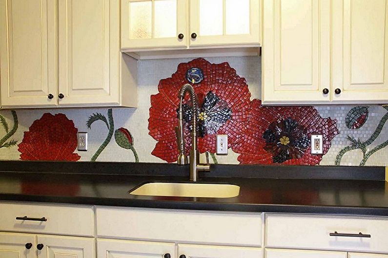 Decorating the working wall in the kitchen - photos and ideas