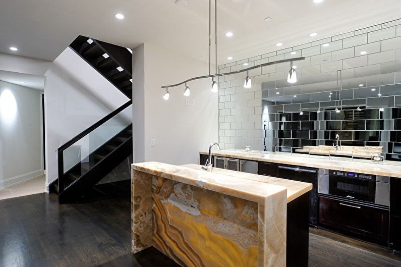 Decorating the working wall in the kitchen - photos and ideas
